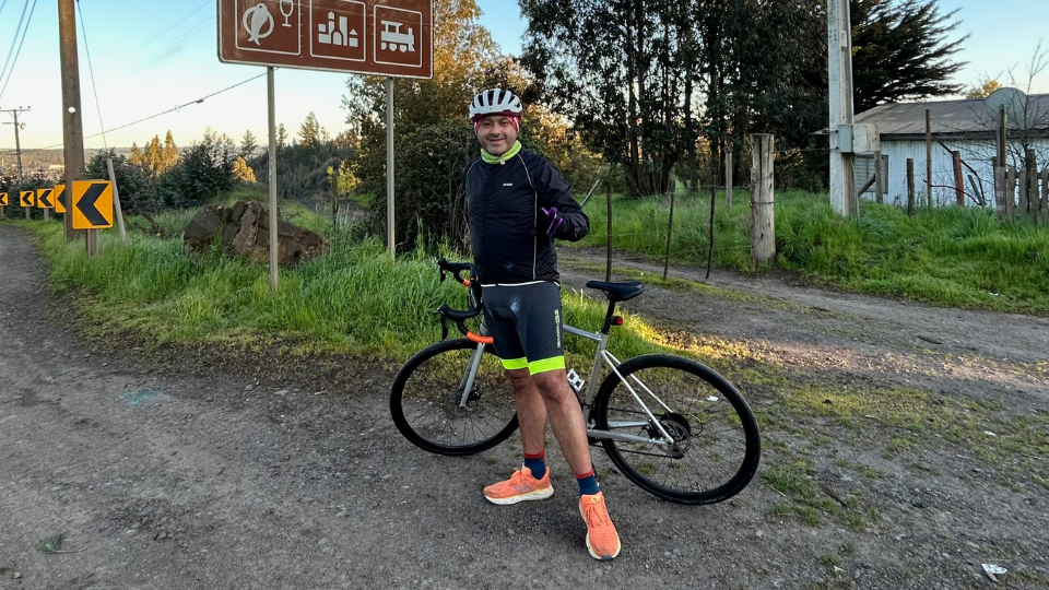 Alcalde Jaramillo destaca llegando a Purén en bicicleta a participar en Lanzamiento del Proyecto del Gobierno Regional de La Araucanía