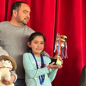 Medalla de Plata para Victoria en Torneo Intercomunal Escolar de Ajedrez