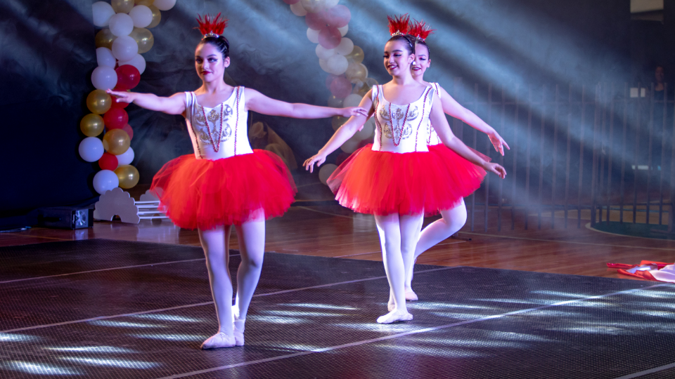 Más de mil personas disfrutaron del Espectáculo Circense en La Gala de Cierre del Ballet Clásico Municipal Tiny Dancer