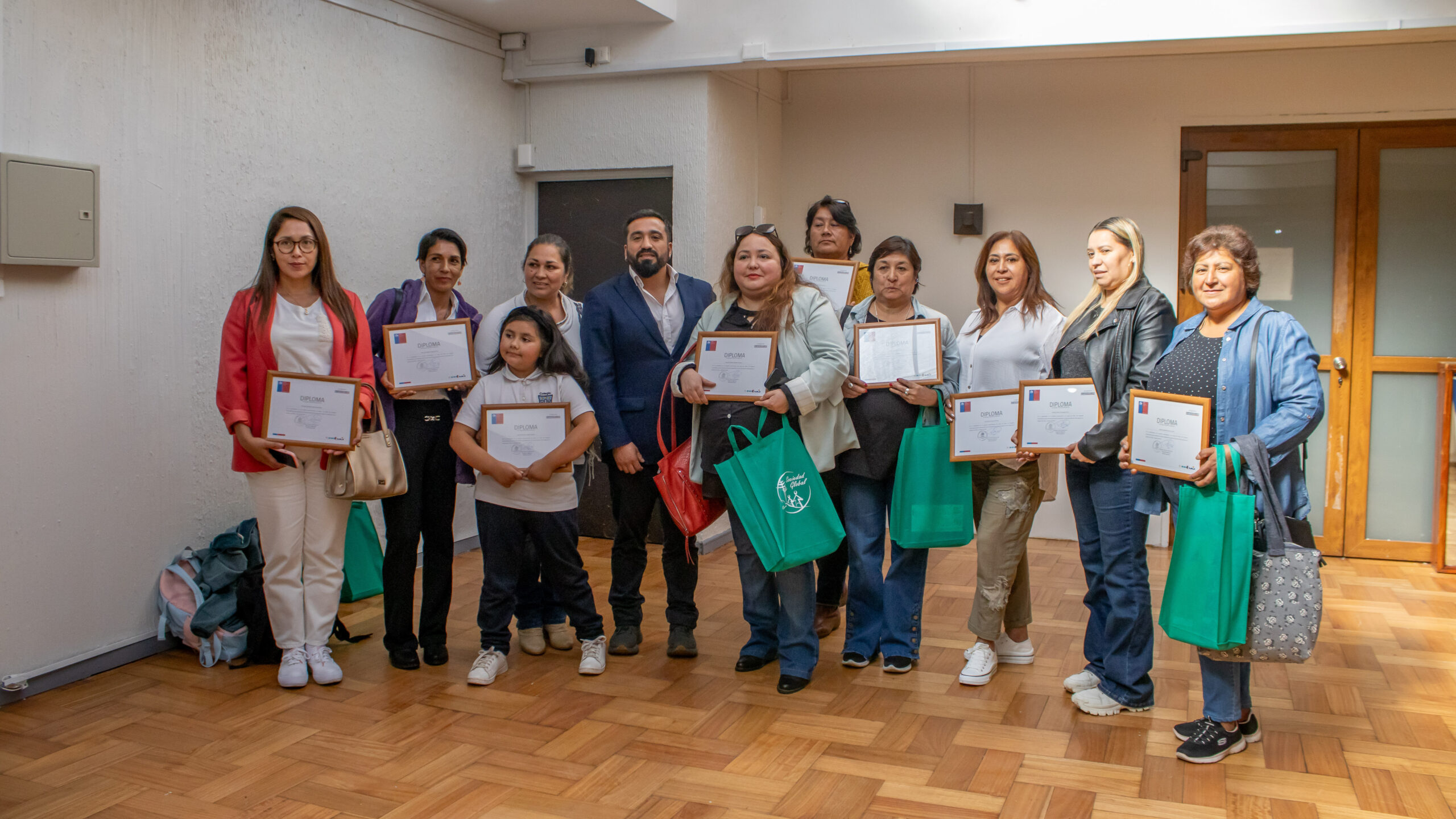 Ceremonia de Clausura del Programa Emprendamos 2023: FOSIS impulsa a 64 Mujeres Emprendedoras en La Araucanía