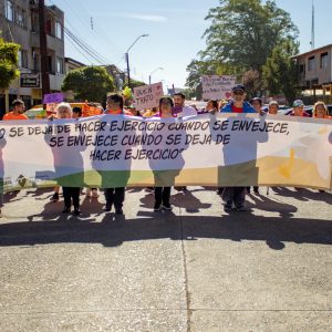 Más de 130 personas mayores participaron de la Marcha Activa