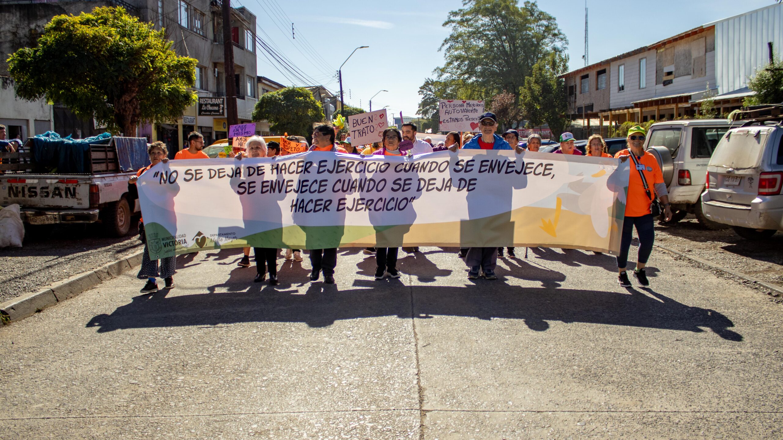 Más de 130 personas mayores participaron de la Marcha Activa