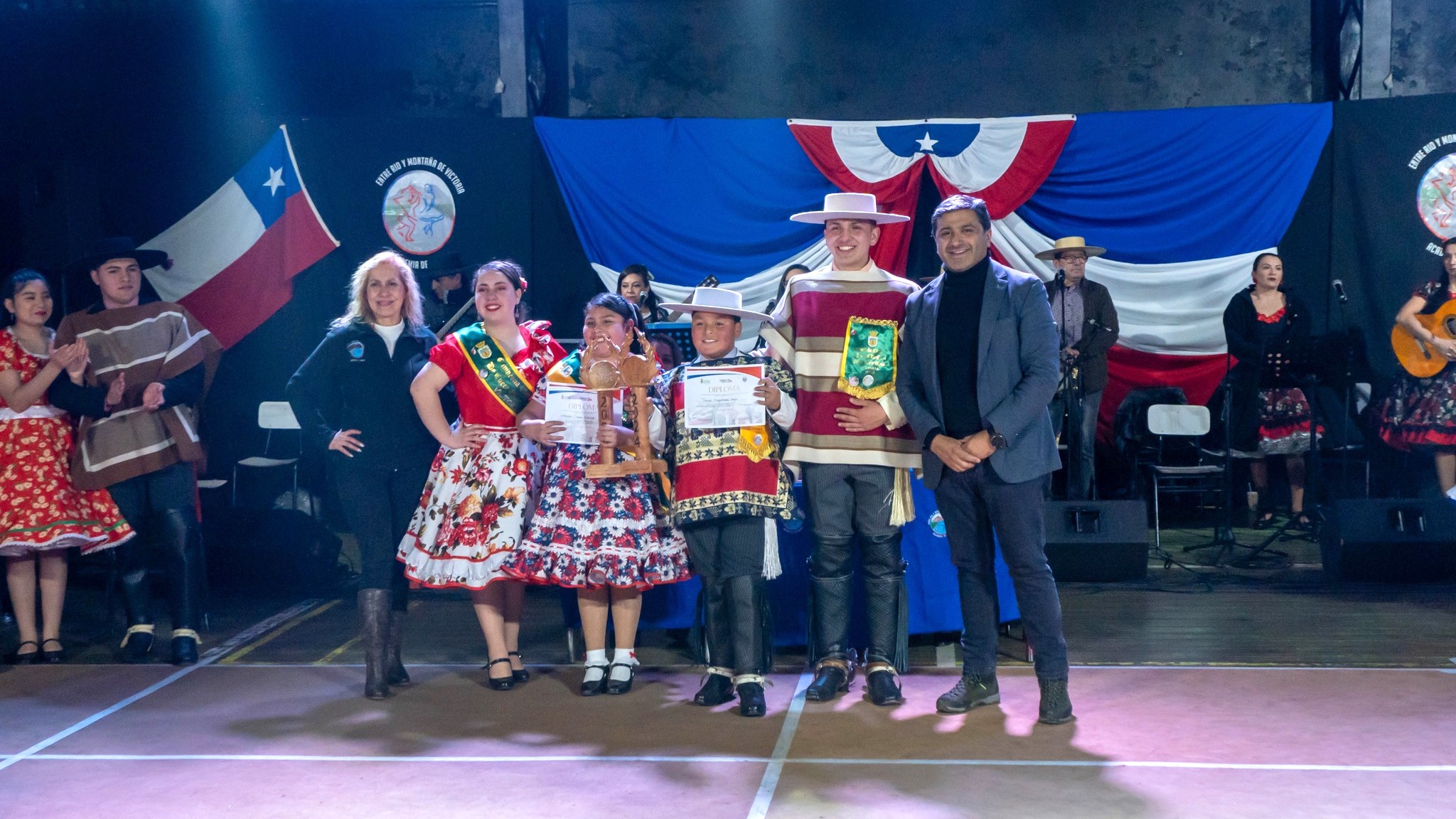 Exitoso Campeonato de Cueca de la Academia “Entre Río y Montaña” se realiza en Victoria