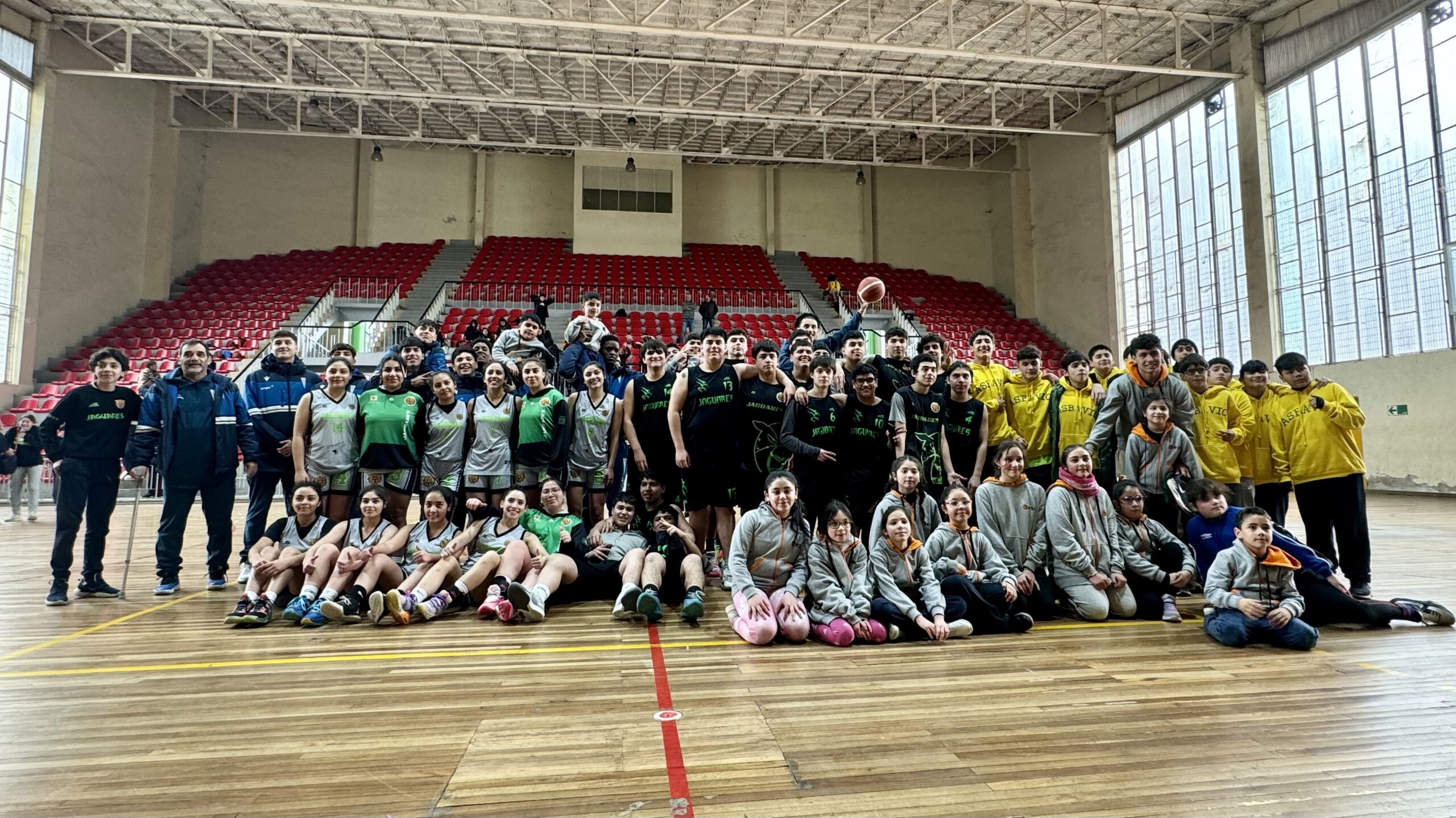 Victoria participa en Clínica de Básquetbol de la UC, que se realizó en Angol 