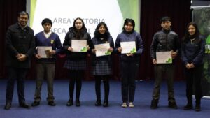 CMPC Entrega Becas Rurales a 24 Estudiantes de Victoria para fomentar su educación