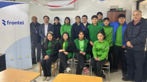 Escuela Las Cardas de Selva Oscura recibe reconocimiento de Frontel