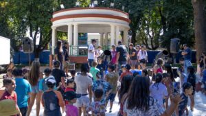 Victoria despide el verano con emocionante fiesta de espuma