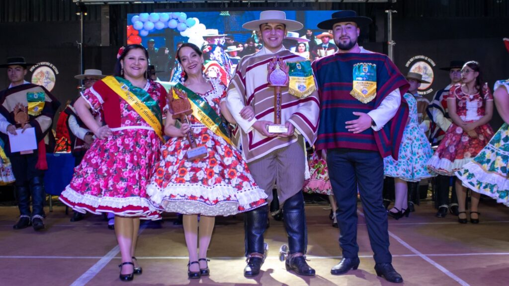 Campeonato de Cueca reúne a los mejores exponentes en Victoria