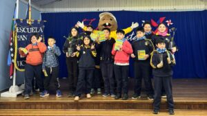 Actividad medioambiental se realiza en escuela San Luis en colaboración con la Conaf.
