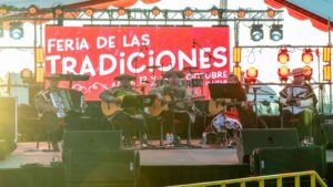 Américo, Garras de amor y el conjunto Folclórico visitarán Victoria