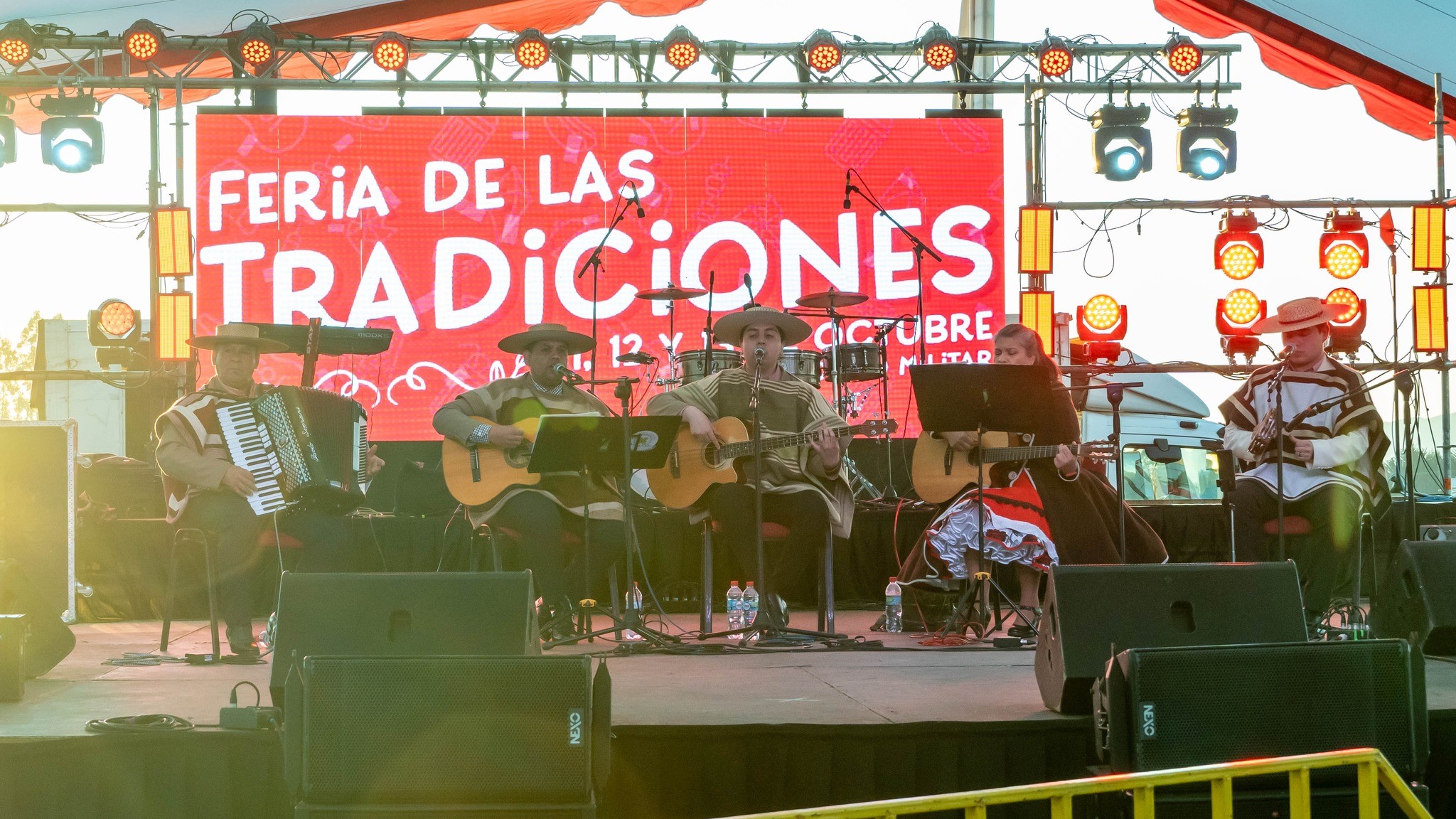 Américo, Garras de amor y el conjunto Folclórico visitarán Victoria