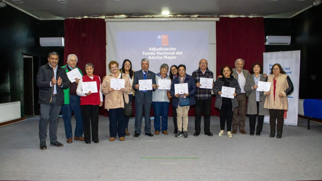 Adultos mayores se adjudican 424 proyectos del Fondo Nacional del Adulto Mayor