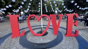 Victoria celebró el Día del Amor y la Amistad en la Plaza Balmaceda