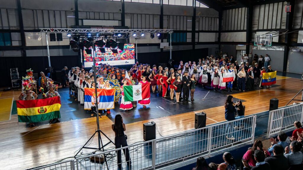 Victoria vibró con la primera jornada del Festival Internacional de Folklore “Danza al Sur”