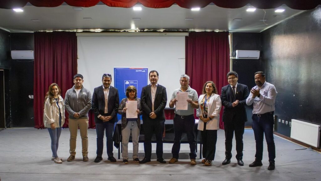 27 familias reciben subsidios de vivienda en Victoria