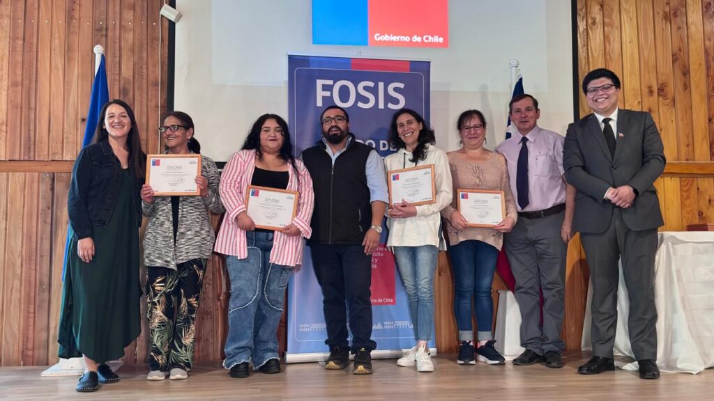 91 personas se certifican en Programas de FOSIS 