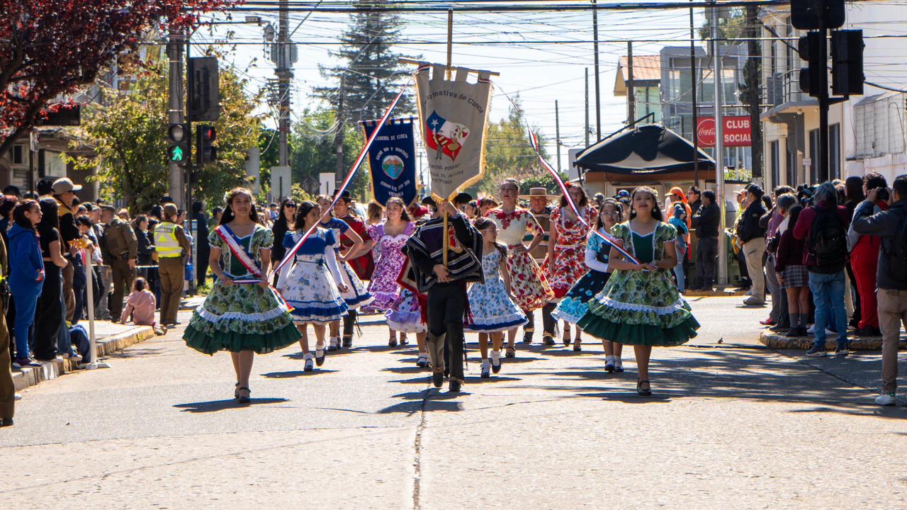 Victoria desfila por sus 145 años de vida