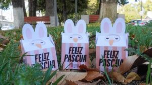 Llegó el conejito a Victoria: la ciudad celebra regalando huevitos de pascua 
