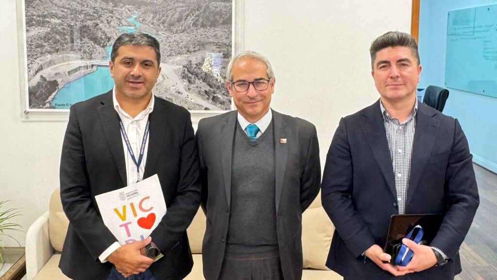 Alcalde Javier Jaramillo se reúne con Director Nacional de Vialidad para acelerar proyectos de pavimentación