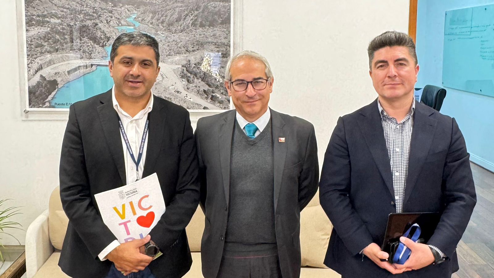 Alcalde Javier Jaramillo se reúne con Director Nacional de Vialidad para acelerar proyectos de pavimentación