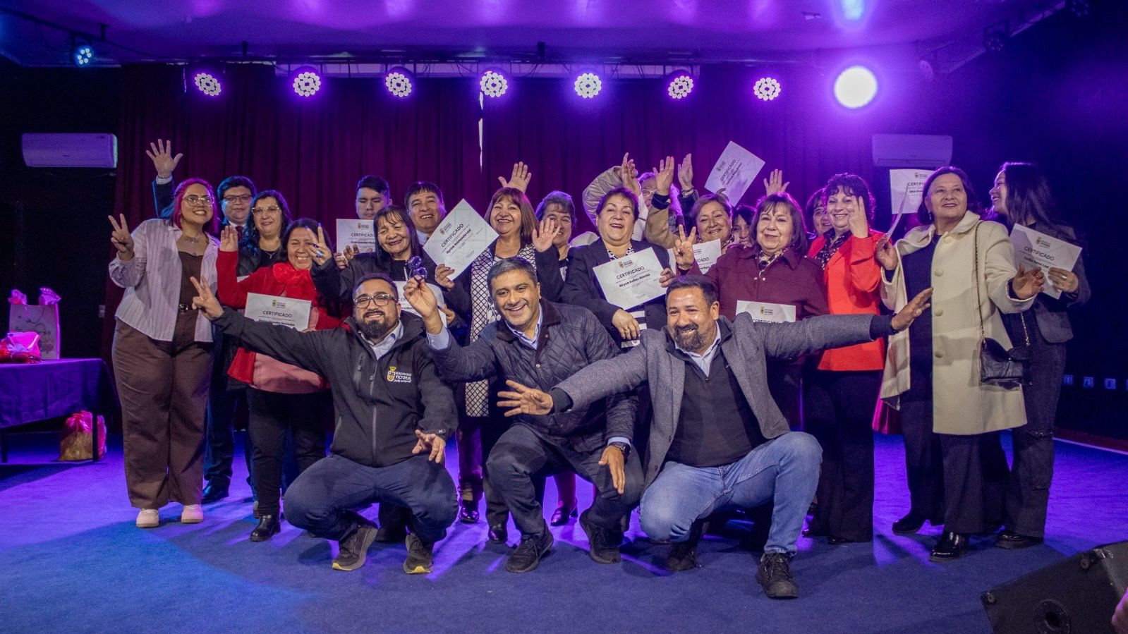 280 mujeres se certifican en los Cursos del Programa de la Mujer