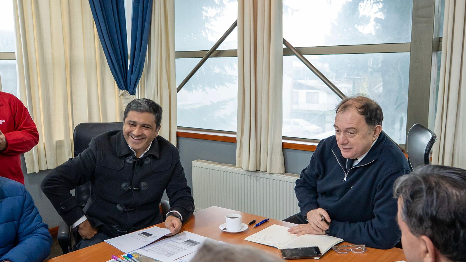 Ministro de Vivienda visita victoria para abordar proyectos y soluciones habitacionales